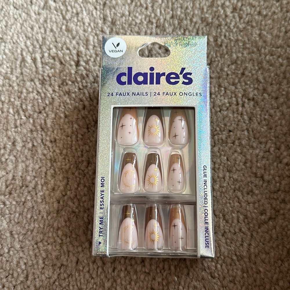 Cute nails in the brand Claire’s